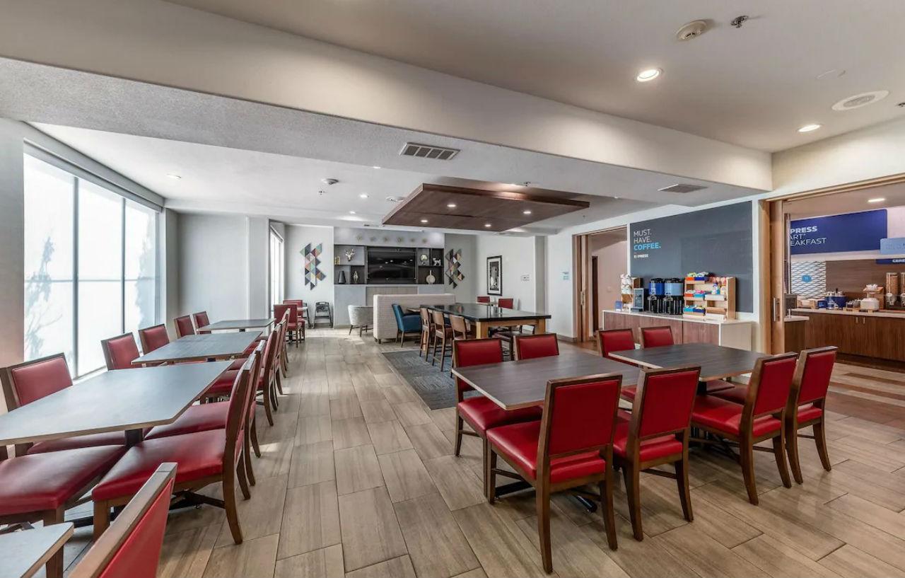 Holiday Inn Express & Suites Fort Worth - Fossil Creek By Ihg Екстериор снимка