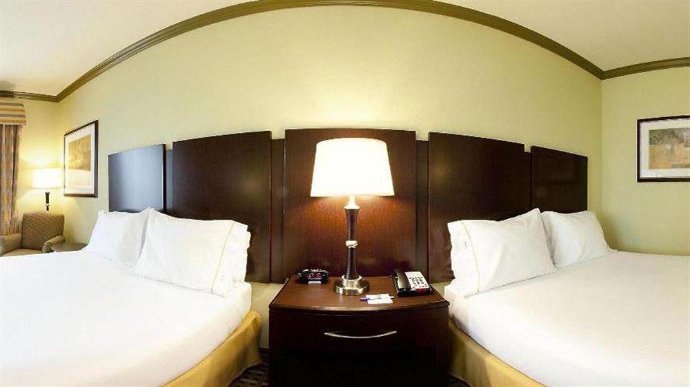 Holiday Inn Express & Suites Fort Worth - Fossil Creek By Ihg Екстериор снимка