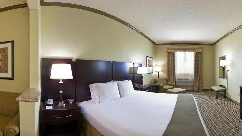 Holiday Inn Express & Suites Fort Worth - Fossil Creek By Ihg Екстериор снимка