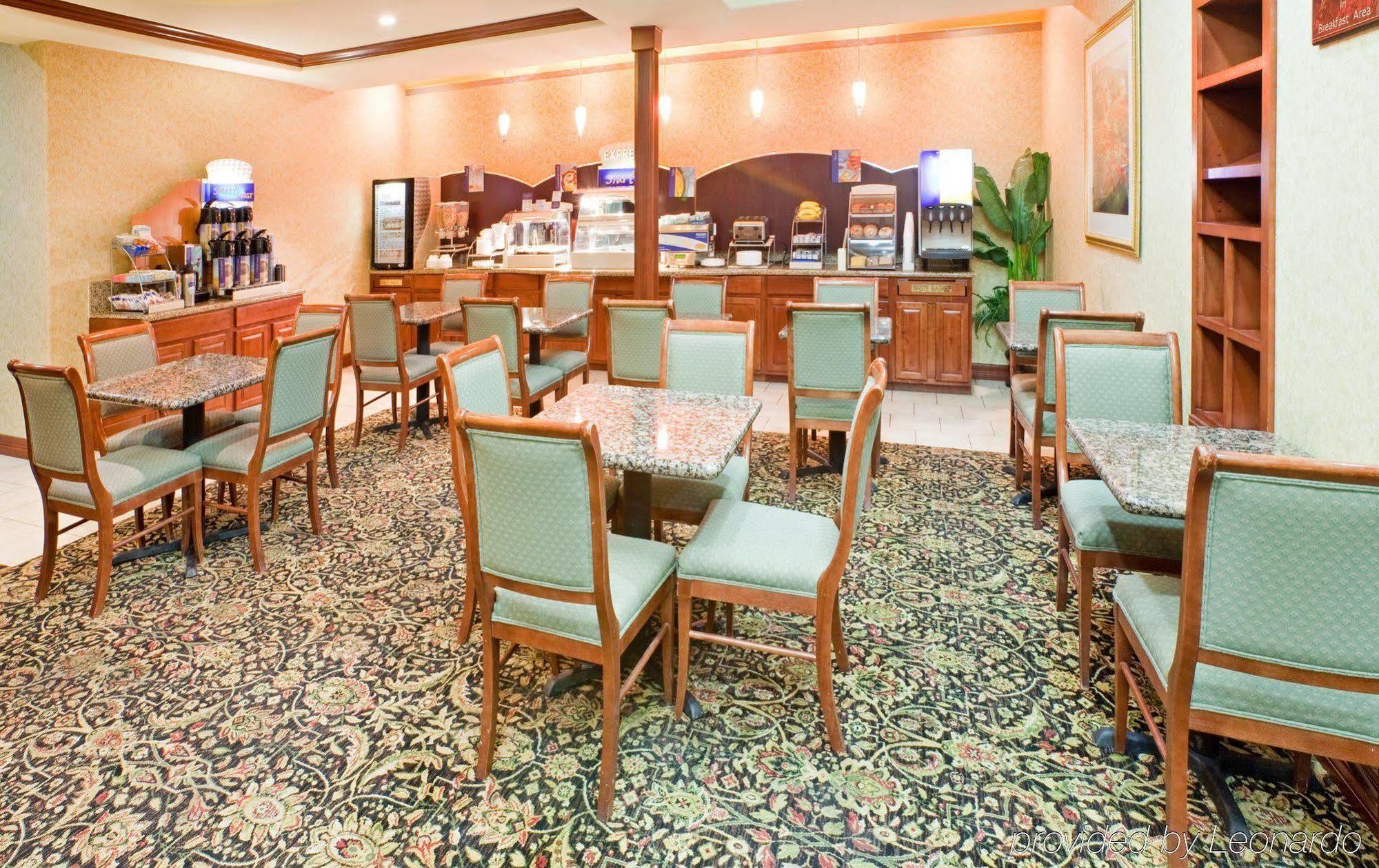Holiday Inn Express & Suites Fort Worth - Fossil Creek By Ihg Ресторант снимка