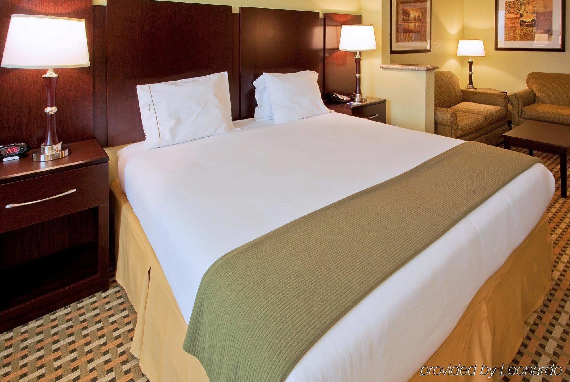 Holiday Inn Express & Suites Fort Worth - Fossil Creek By Ihg Екстериор снимка