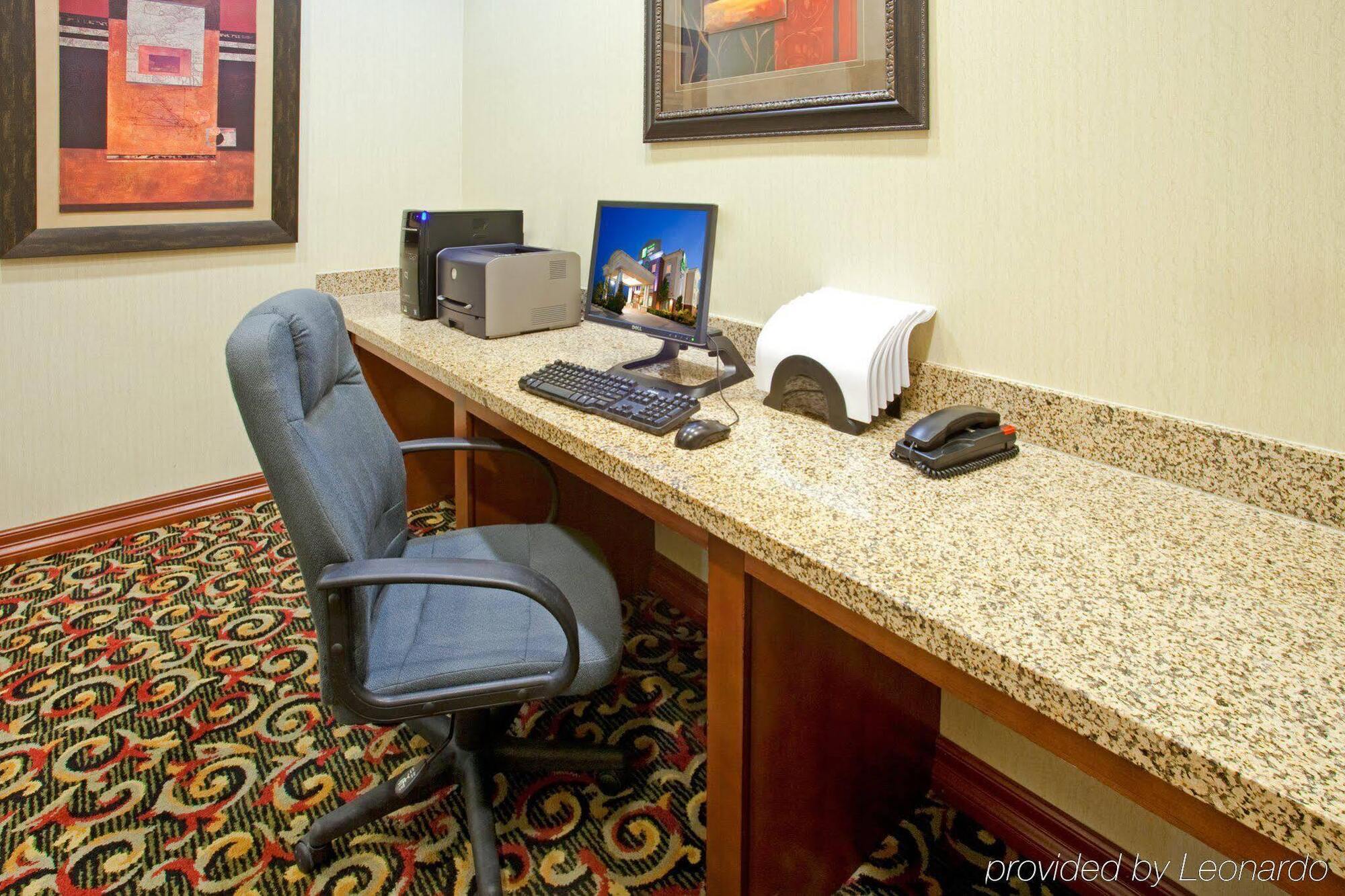 Holiday Inn Express & Suites Fort Worth - Fossil Creek By Ihg Екстериор снимка